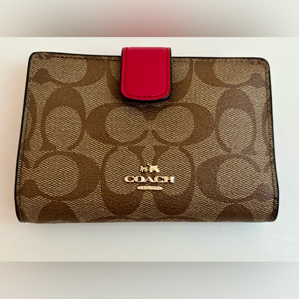 Coach Wallet Corner Zip Signature Canvas Tan and Pink details